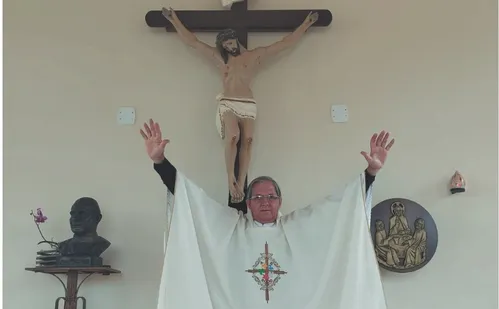 
          Imagem ilustrativa da imagem Paróquia de Rio Bananal celebra Jubileu de Prata do seu 1º padre
          