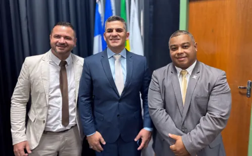 
          Imagem ilustrativa da imagem Paulo Cola e Pastor Ezequias tomam posse como prefeito e vice em Piúma
          