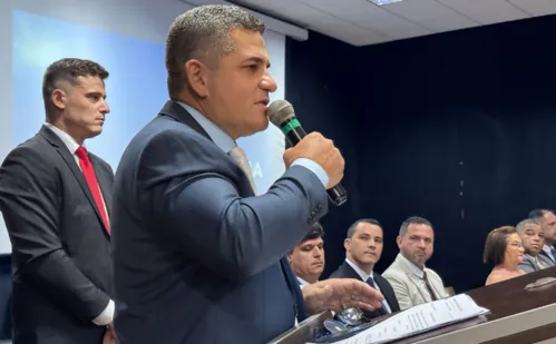 
          Imagem ilustrativa da imagem Paulo Cola e Pastor Ezequias tomam posse como prefeito e vice em Piúma
          