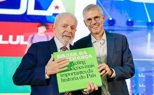 
          Imagem ilustrativa da imagem Paulo Pimenta anuncia saída, e Sidônio Palmeira assumirá Secom
          