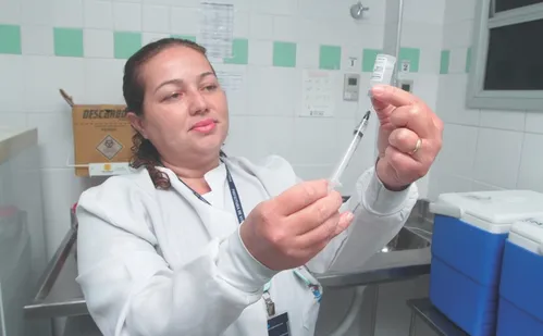 
          Imagem ilustrativa da imagem Plantão em postos de saúde para cumprir exigência das escolas na hora da matrícula
          