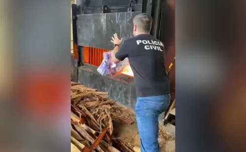 
          Imagem ilustrativa da imagem Polícia incinera 170 quilos de drogas apreendidas durante operação em Fundão
          