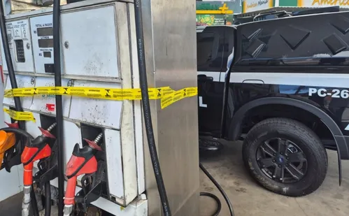 
          Imagem ilustrativa da imagem Posto de combustíveis é interditado e dono e frentista são presos em Cariacica
          