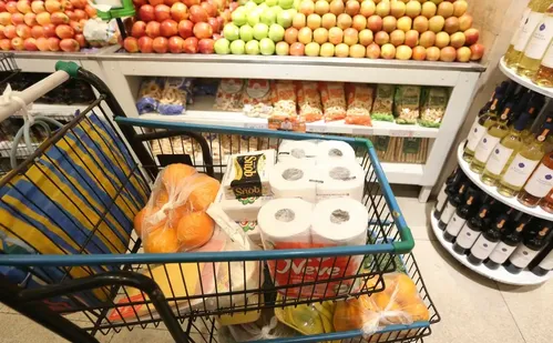 
          Imagem ilustrativa da imagem Mercado financeiro reduz previsão da inflação para 4,7%
          