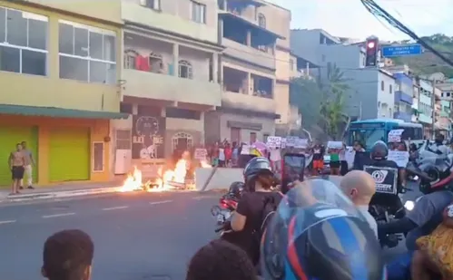 
          Imagem ilustrativa da imagem Protesto após morte de homem deixa o trânsito na região de São Pedro parado
          