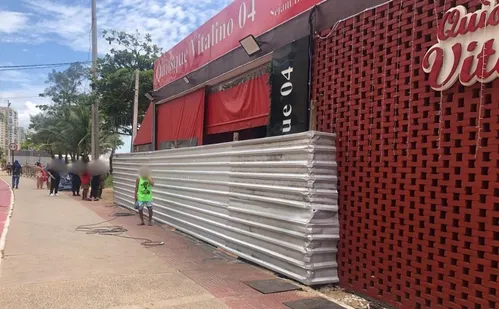 
          Imagem ilustrativa da imagem Quiosque de Vila Velha é fechado por crimes ambientais. Entenda irregularidades
          