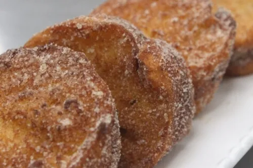 
          Imagem ilustrativa da imagem Rabanada fácil e rápida para o seu Natal
          