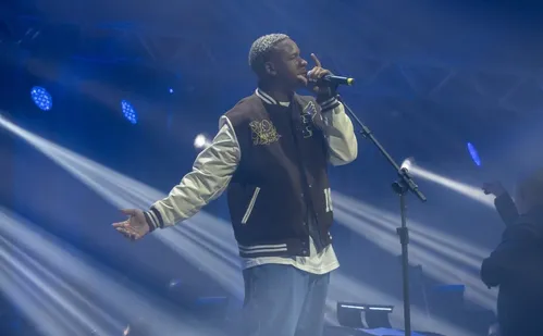 
          Imagem ilustrativa da imagem Rapper capixaba Akilla canta sobre “vida falsa” dos artistas
          