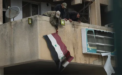 
          Imagem ilustrativa da imagem Rebeldes anunciam deposição do governo Assad na Síria
          