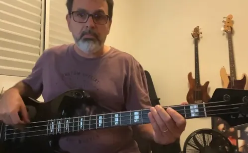 
          Imagem ilustrativa da imagem Renato Tommaso, baixista do Jota Quest, morre aos 54 anos
          