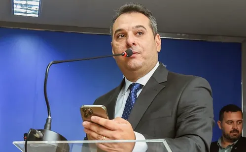 
          Imagem ilustrativa da imagem Retorno ao partido após racha
          