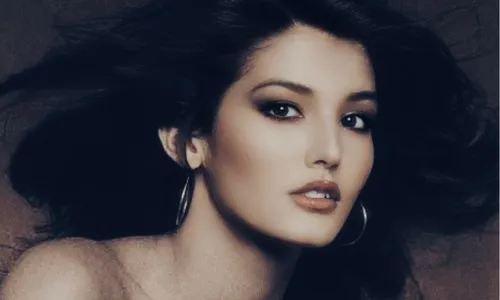 
          Imagem ilustrativa da imagem Roberta Close celebra 60 anos como ícone da beleza e símbolo de coragem no Brasil
          