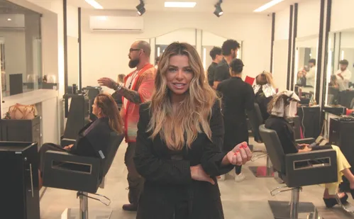 
          Imagem ilustrativa da imagem Salões de beleza têm lista de espera para o fim de ano
          