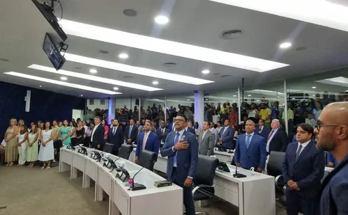 
          Imagem ilustrativa da imagem Saulinho da Academia à frente da Mesa Diretora na Serra
          