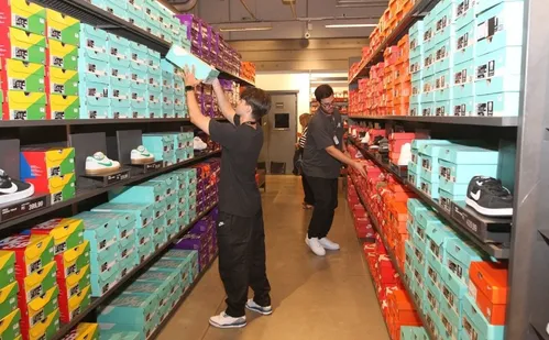 
          Imagem ilustrativa da imagem Shoppings com horário especial até o Natal na Grande Vitória
          