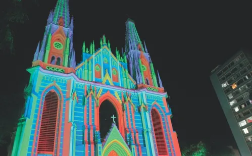 
          Imagem ilustrativa da imagem Show de luzes e apresentações de corais na Catedral de Vitória
          
