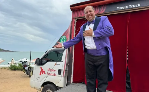 
          Imagem ilustrativa da imagem Show de mágica gratuito anima a Praia do Morro, em Guarapari
          