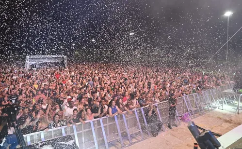 
          Imagem ilustrativa da imagem Mais de 30 mil pessoas na Praia de Camburi em Vitória na terça; veja vídeo
          