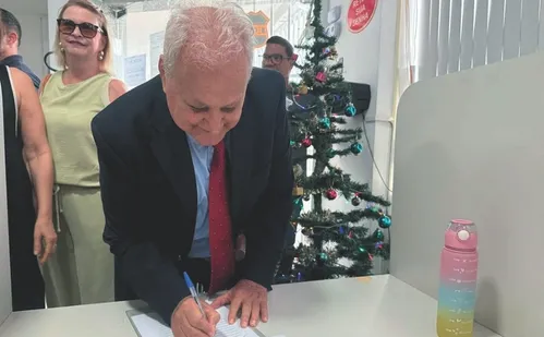 
          Imagem ilustrativa da imagem Sinais estão à mesa em Vitória
          