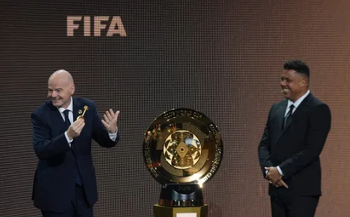 
          Imagem ilustrativa da imagem Sorteados os grupos e confrontos do Mundial de Clubes 2025
          