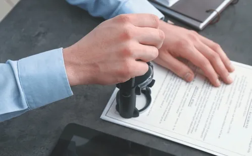 
          Imagem ilustrativa da imagem Taxas de cartório: registro de imóveis fica mais barato
          