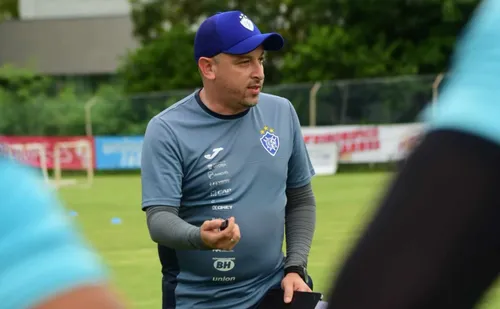 
          Imagem ilustrativa da imagem Técnico do Vitória avalia pré-temporada
          