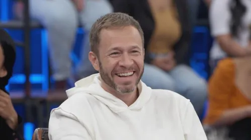 
          Imagem ilustrativa da imagem Tiago Leifert fecha com SBT e vai narrar Champions e Sul-Americana
          