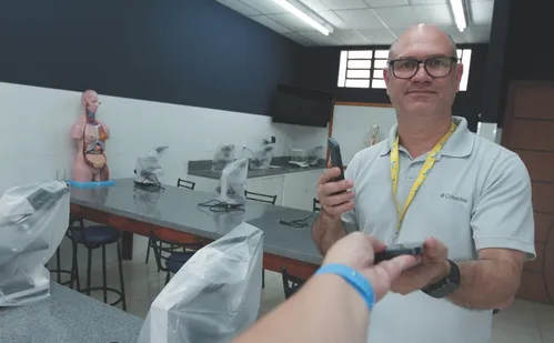 
          Imagem ilustrativa da imagem Tire suas dúvidas sobre a nova lei que proíbe celular nas escolas
          