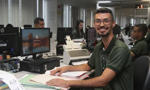 
          Imagem ilustrativa da imagem Trabalhadores surdos ajudam a digitalizar 1 milhão de processos
          