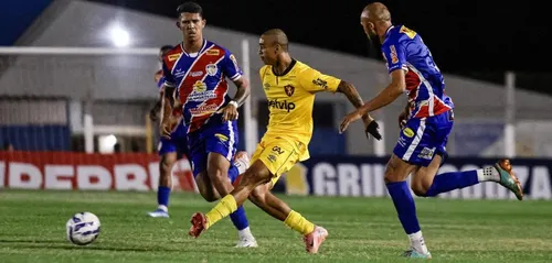 
          Imagem ilustrativa da imagem Trio de ferro só empata na abertura do Pernambucano 2025
          