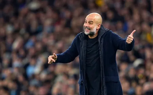 
          Imagem ilustrativa da imagem United vira em 2 minutos contra o City, vence clássico e afunda o rival na crise
          