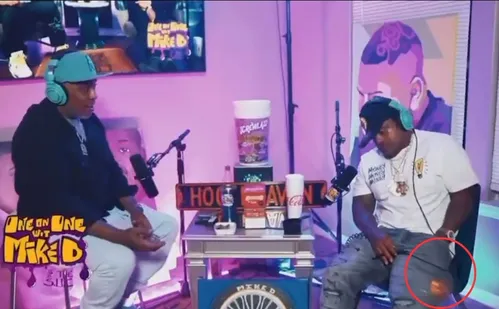 
          Imagem ilustrativa da imagem VÍDEO: Rapper dispara arma acidentalmente durante entrevista
          