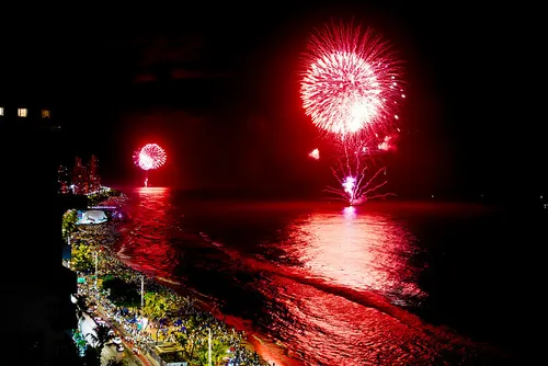 
          Imagem ilustrativa da imagem Veja como o Recife vai receber 2025: shows no Pina e nos polos descentralizados
          