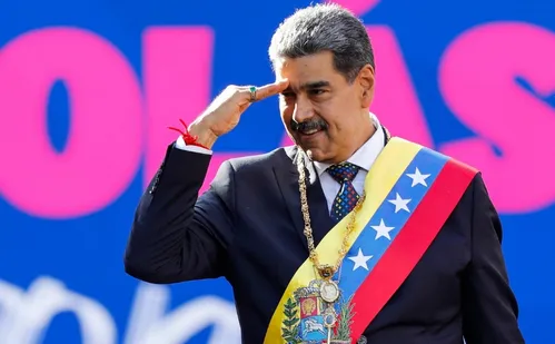 
          Imagem ilustrativa da imagem Maduro promete declarar 'república em armas' se forças dos EUA atacarem a Venezuela
          