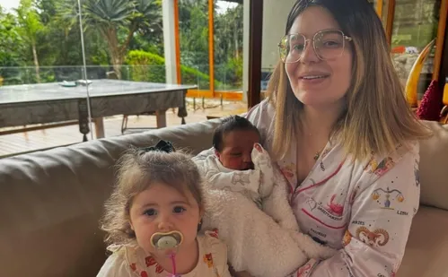 
          Imagem ilustrativa da imagem Viih Tube diz que Lua teve febre após ela e Ravi serem internados na UTI
          