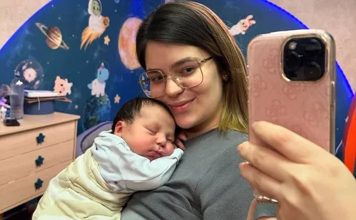 
          Imagem ilustrativa da imagem Viih Tube fala sobre susto com internação de Ravi: 'Nunca perdi a fé'
          