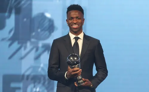 
          Imagem ilustrativa da imagem Vini Jr. se antecipa à própria previsão e é melhor do mundo aos 24 anos
          