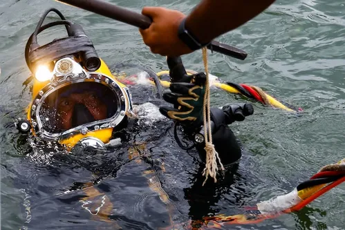 
          Imagem ilustrativa da imagem Visita ao tio, ida à manicure: as histórias de quem estava em cima da ponte que caiu entre MA e TO
          