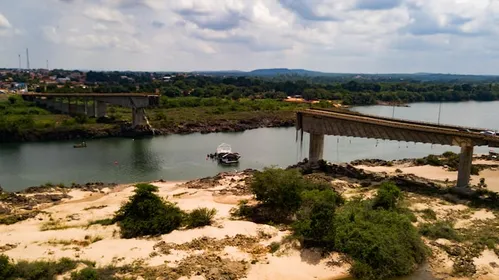 
          Imagem ilustrativa da imagem Visita ao tio, ida à manicure: as histórias de quem estava em cima da ponte que caiu entre MA e TO
          