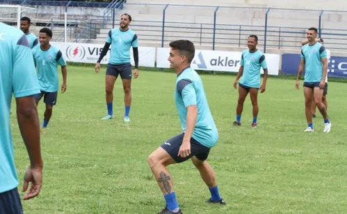 
          Imagem ilustrativa da imagem Vitória anuncia amistosos em Minas Gerais e no Espírito Santo para a pré-temporada
          