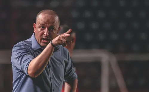 
          Imagem ilustrativa da imagem Vitória apresenta comissão técnica da nova temporada
          