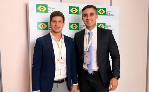 
          Imagem ilustrativa da imagem Weverson Meireles e João Campos debatem educação durante encontro em Brasília
          