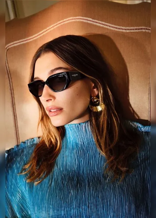 
          Imagem ilustrativa da imagem Armações ovais  e lentes coloridas em alta no verão
          