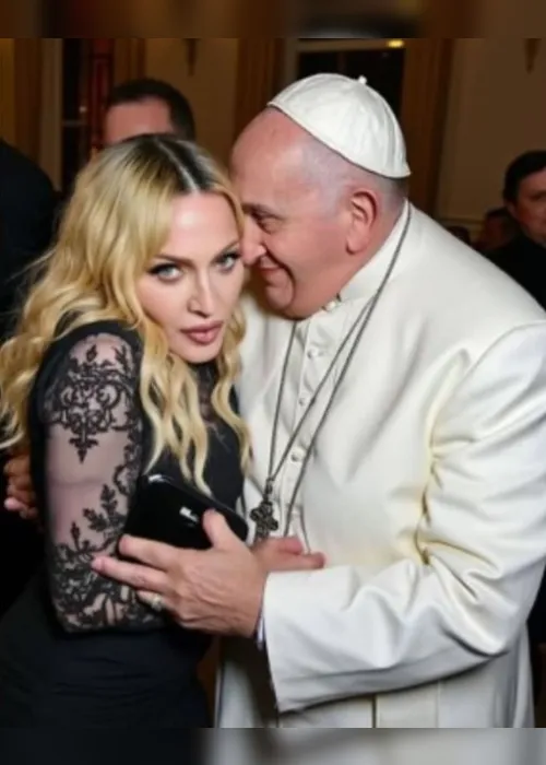 Imagem ilustrativa da imagem Madonna publica montagem abraçada e de 'chamego' ao papa Francisco