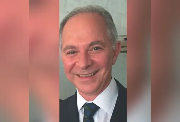 José Vicente de Sá Pimentel, nascido em Vitória, é embaixador aposentado