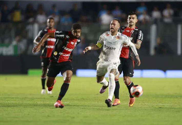 Imagem ilustrativa da imagem Neymar surpreende com nível físico, mas não há previsão para ser titular, diz auxiliar do Santos