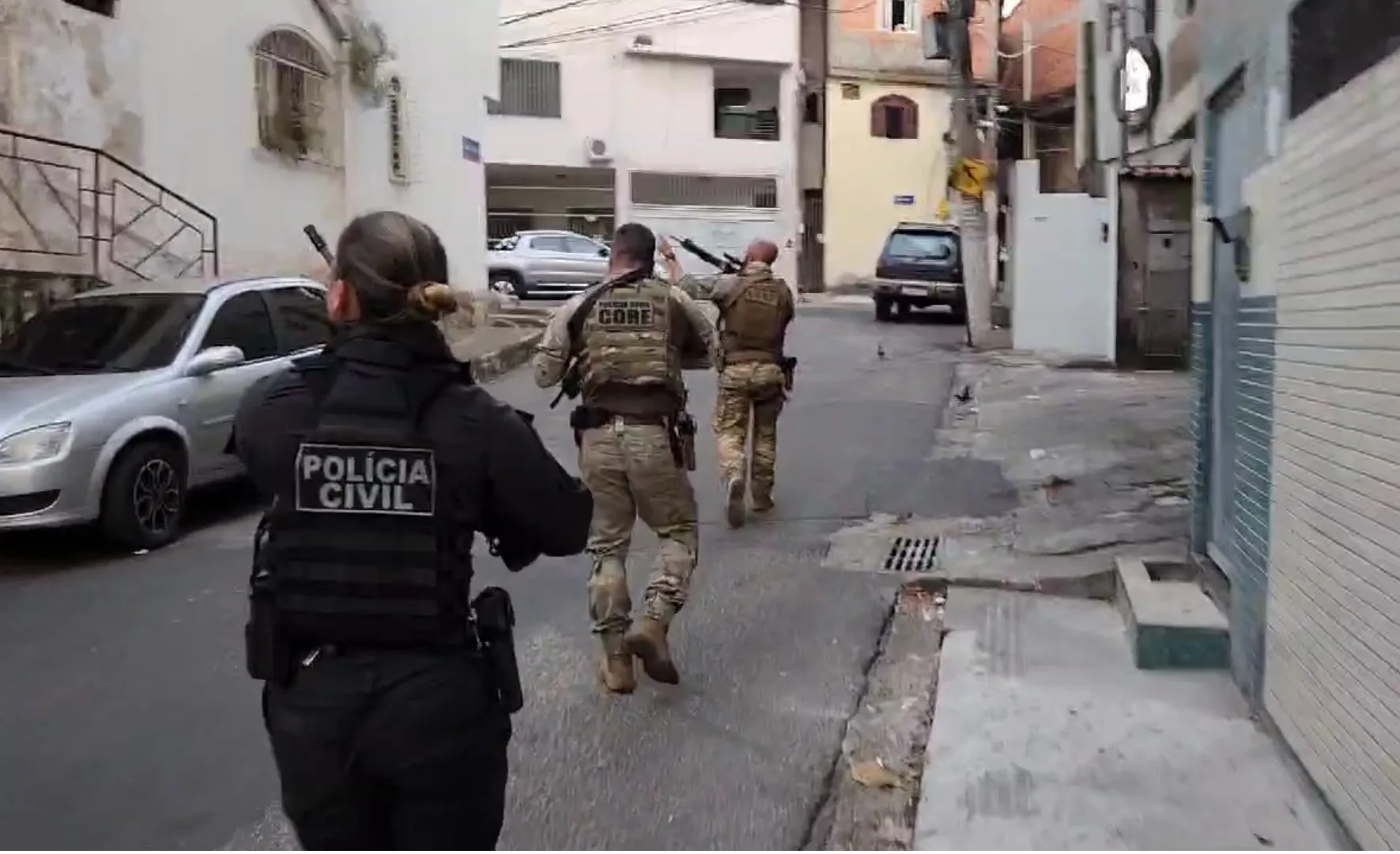 Imagem ilustrativa da imagem Operação no Rio contra traficantes capixabas prende 10 integrantes de facção