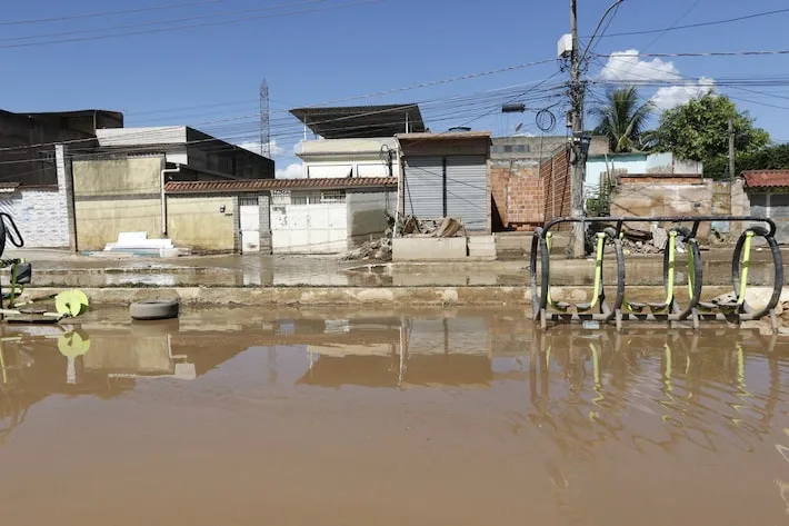 Imagem ilustrativa da imagem Chuva na Baixada Fluminense: homem de 46 anos está desaparecido