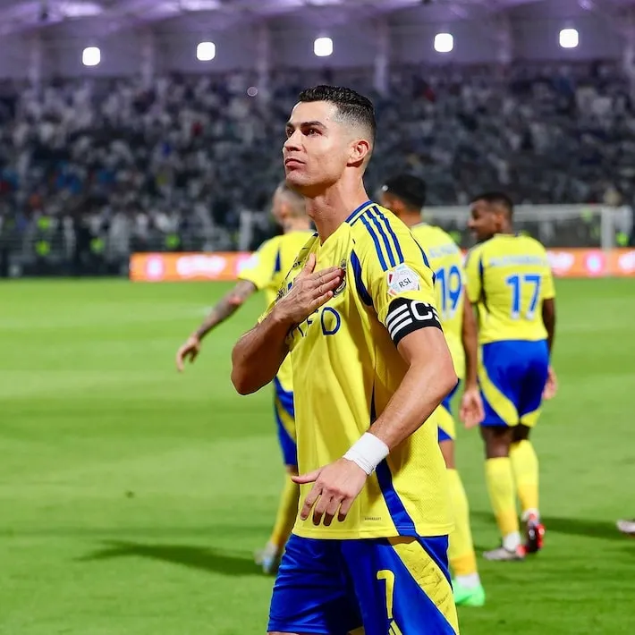 Imagem ilustrativa da imagem Cristiano Ronaldo deve assinar ‘contrato do século’ de R$ 1,1 bilhão anuais com Al-Nassr, diz jornal