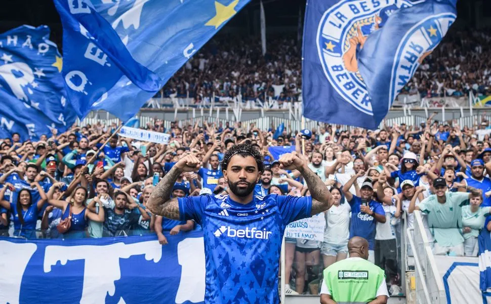 Imagem ilustrativa da imagem Em jogo da 'Lei do Ex', Gabigol decide para Cruzeiro em reencontro com Flamengo